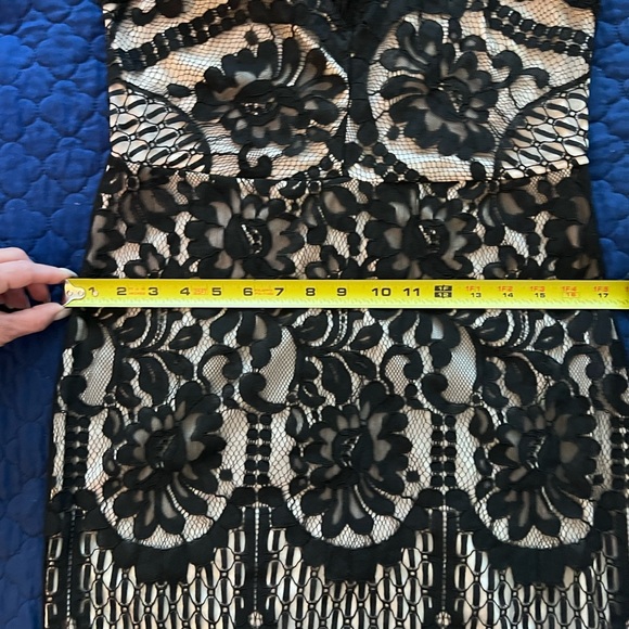 Elegant Black Lace Midi Dress - Picture 14 of 16